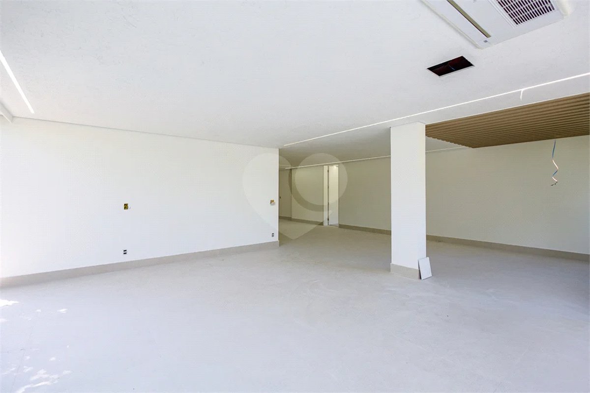 Casa em condomínio fechado no Jardim Europa ao lado do Iguatemi | 3 suítes | 4 vagas