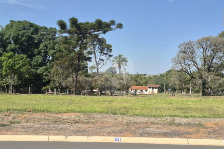 Terreno comercial á venda no condomínio Jardim Larine