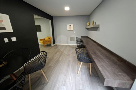 Studio de 35m2 à venda reformado com varanda na Vila Clementino