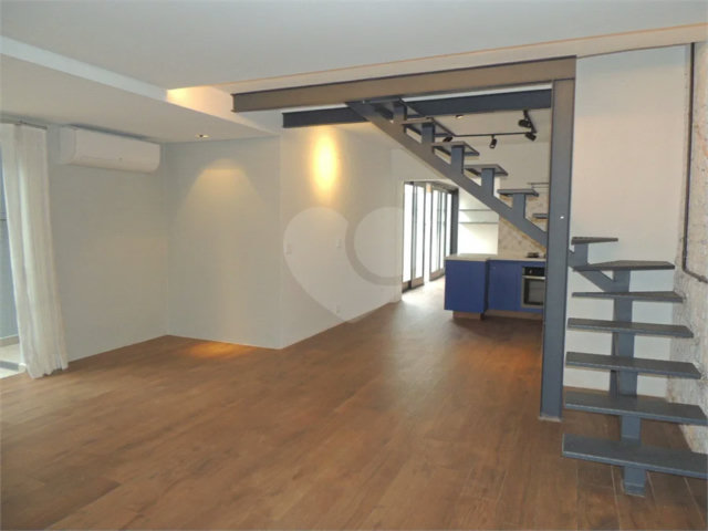 Casa de Vila à venda com 4 quartos, sendo 3 suítes,  em Chácara Santo Antônio, São Paulo, SP