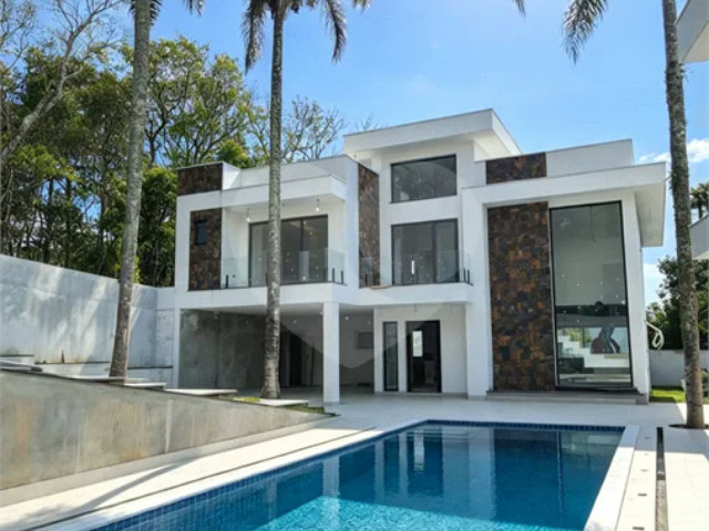 Casa à venda com 4 quartos, sendo 2 suítes,  no condomínio Alpes da Cantareira, Mairiporã - SP