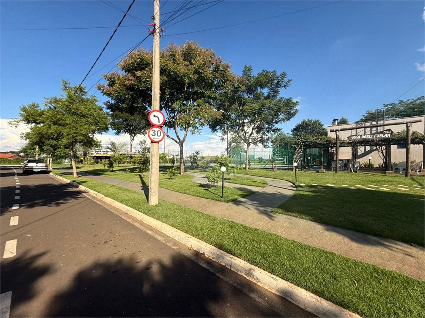 Terreno a venda no condomínio Villa DAquila, Santa Rosa, Piracicaba.