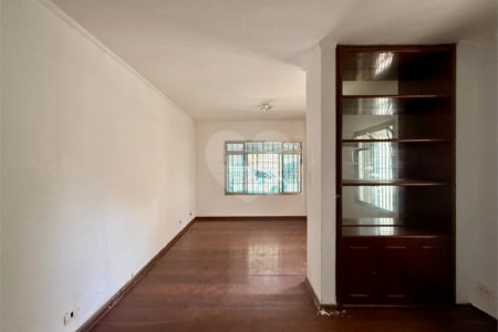 Sobrado à venda com 3 quartos, sendo 1 suíte, em Campo Belo, São Paulo, SP