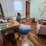 Refúgio de Alto Padrão em Condomínio Fechado: Natureza, Charme e 5.500m² de Terreno