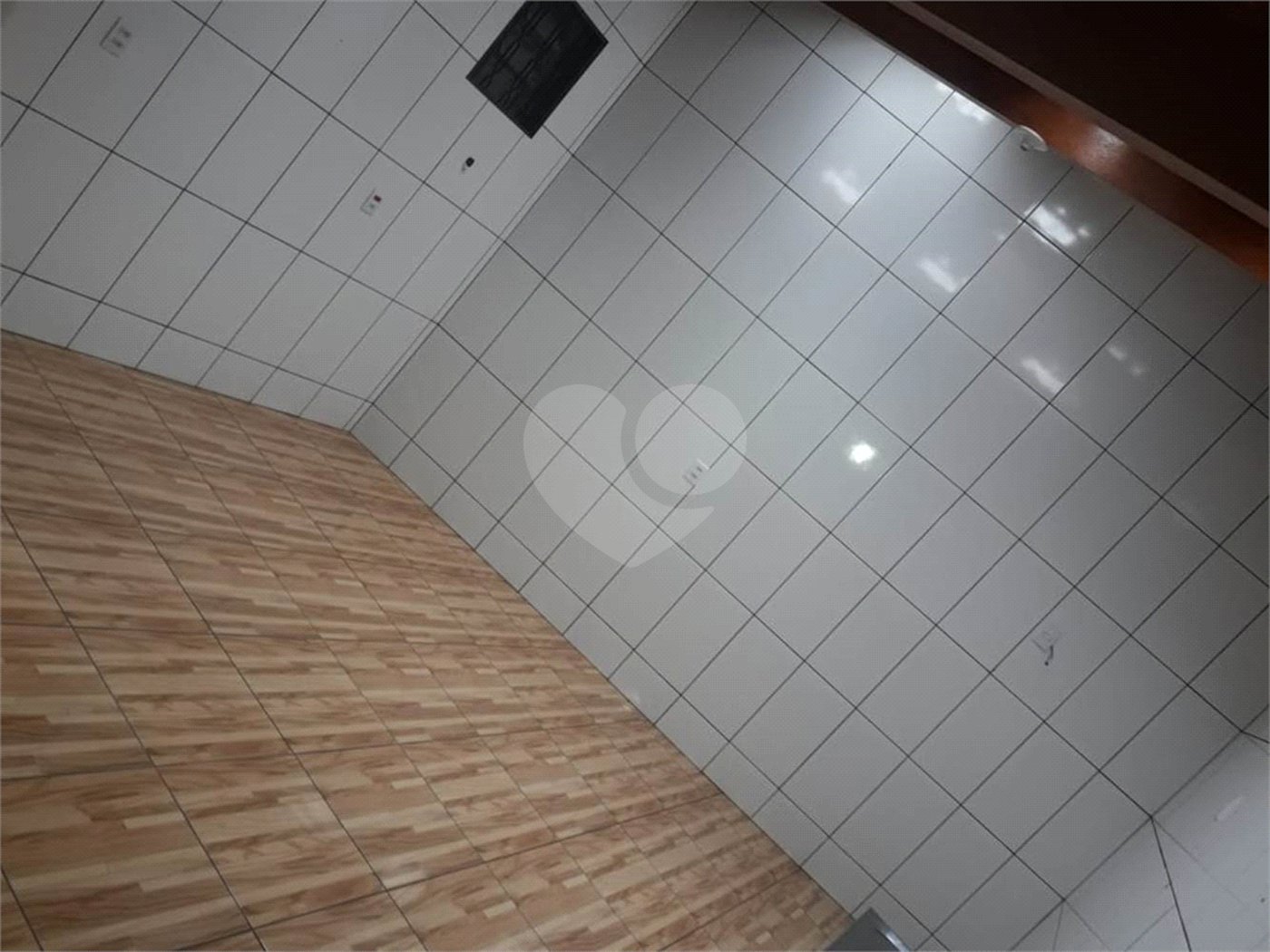 Casa térrea com 2 dormitórios.