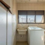 Apartamento na Vila Regente Feijó com 135m2, com 2 dorms, 1 suíte, 2 vagas. Estuda permuta.