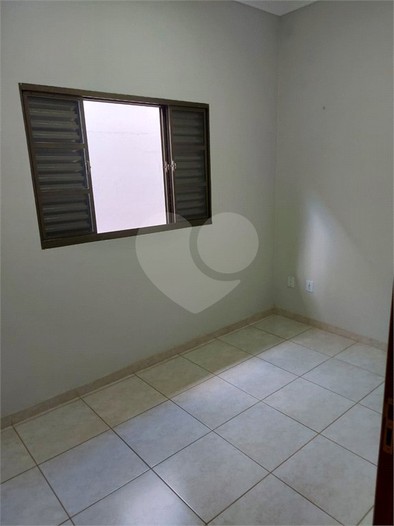 Casa Térrea com 2 dormitórios, sendo 1 suíte.