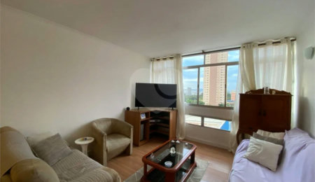 Apartamento de 03 Dormitórios com uma Vaga.