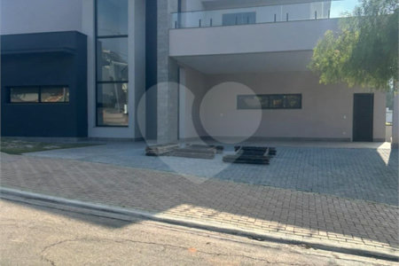 Casa a venda em condominio em Louveira