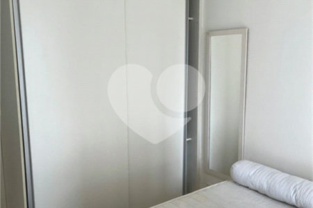 á venda Excelente Apto Mobiliado na Barra Funda - 1 Quarto e Sacada - Aceita Permuta