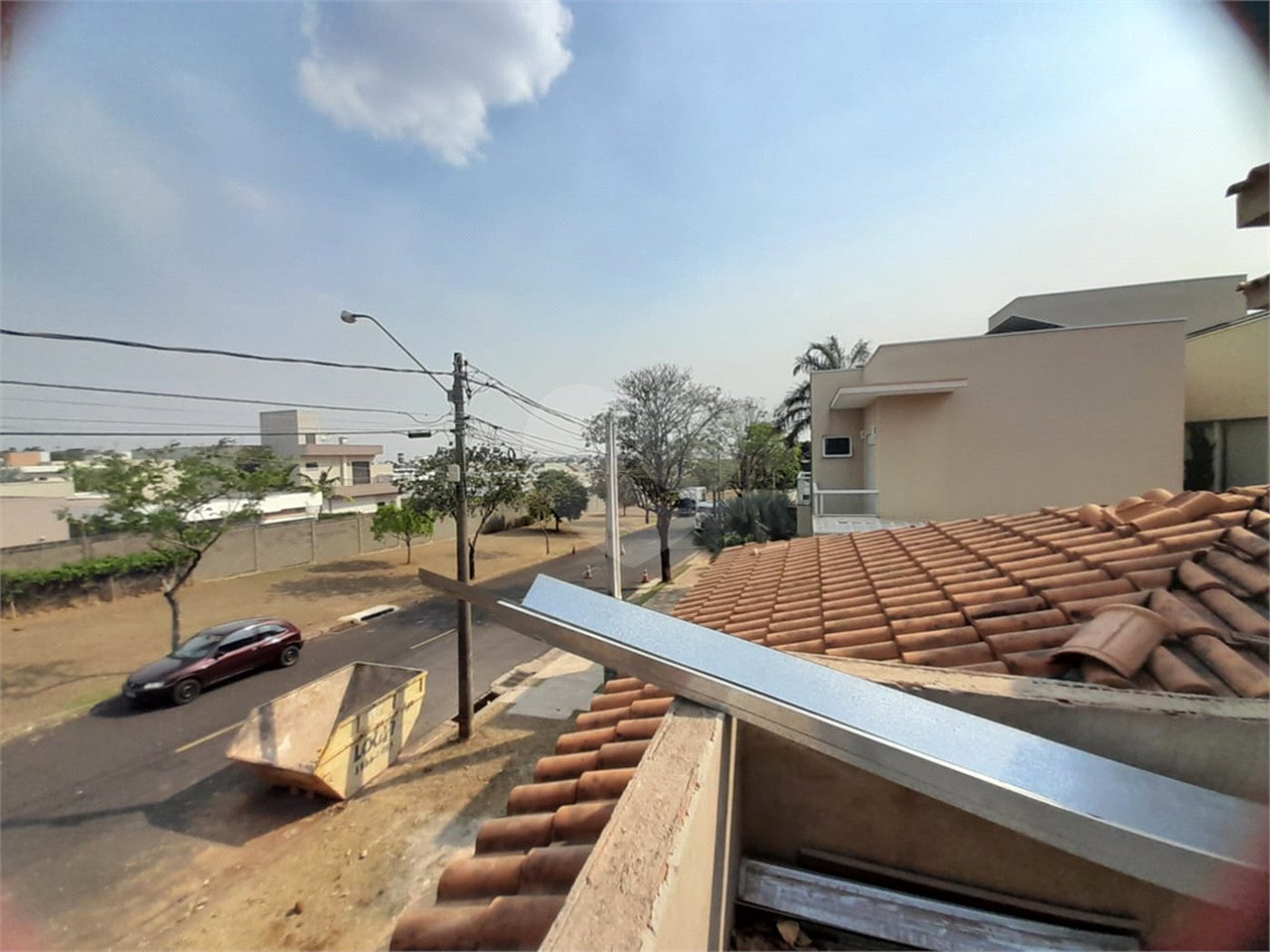 Casa em Construção com Área Gourmet e Piscina no Condomínio Damha II