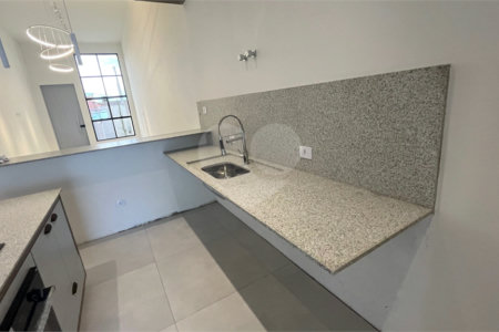 Casa Terrea com 3 suítes a Venda em Atibaia