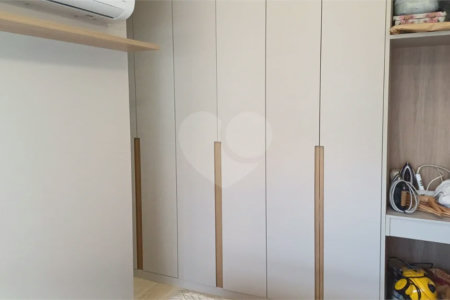 Apartamento a venda na Saúde 2 dormitórios com 2 vagas de garagem demarcadas. Aceita e estuda Permuta.