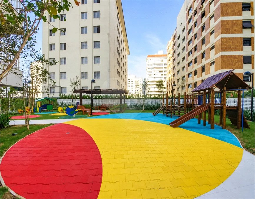 Apartamento de 127 m² em andar alto, com vista livre, 3 suítes planejadas, sacada gourmet envidraçada, 2 vagas e lazer completo, próximo ao Shopping Golden Square e à Avenida Kennedy.