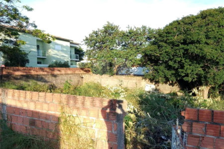 Terreno com 942,00 m² .