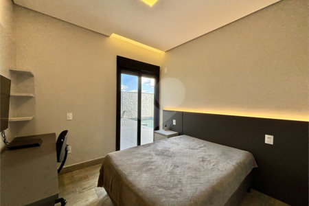 Indaiatuba - Sp - Condominio Maria Candida - R$ 2.250.000,00 - 3 suítes, sendo 1 master com closet e banheiro com duas cubas e dois chuveiros - Escritório - Piscina em Alvenaria aquecida e Hidro com Iluminação - Ar Condicionado instalado em todos os quartos, escritorio, sala e area gourmet