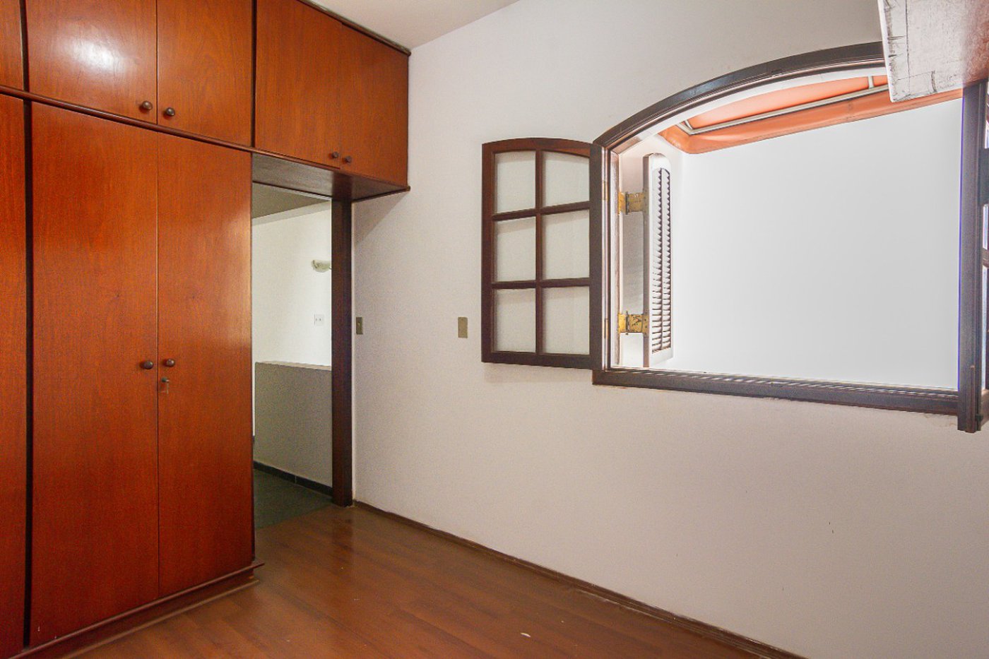 Sobrado à venda 187m² com 5 quartos, sendo 2 suítes, em Conjunto Residencial Butantã próximo à USP