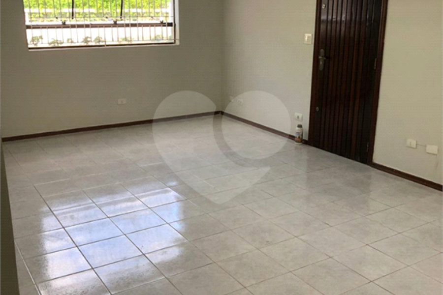 VENDA - Sobrado REFORMADO - 3 dormitórios (1 suíte) | espaço gourmet com churrasqueira | sistema de segurança