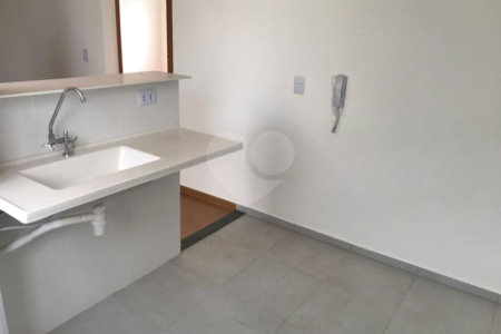 Apartamento no condomínio Monte Berlim