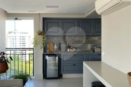 Apartamento de 224m² com 4 dormitórios, 3 suítes, 4 vagas de garagem e deposito