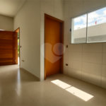 Casa térrea em Atibaia com 3 suítes, sala 2 ambientes, 2 vagas garagem, excelente localização, pronta para morar