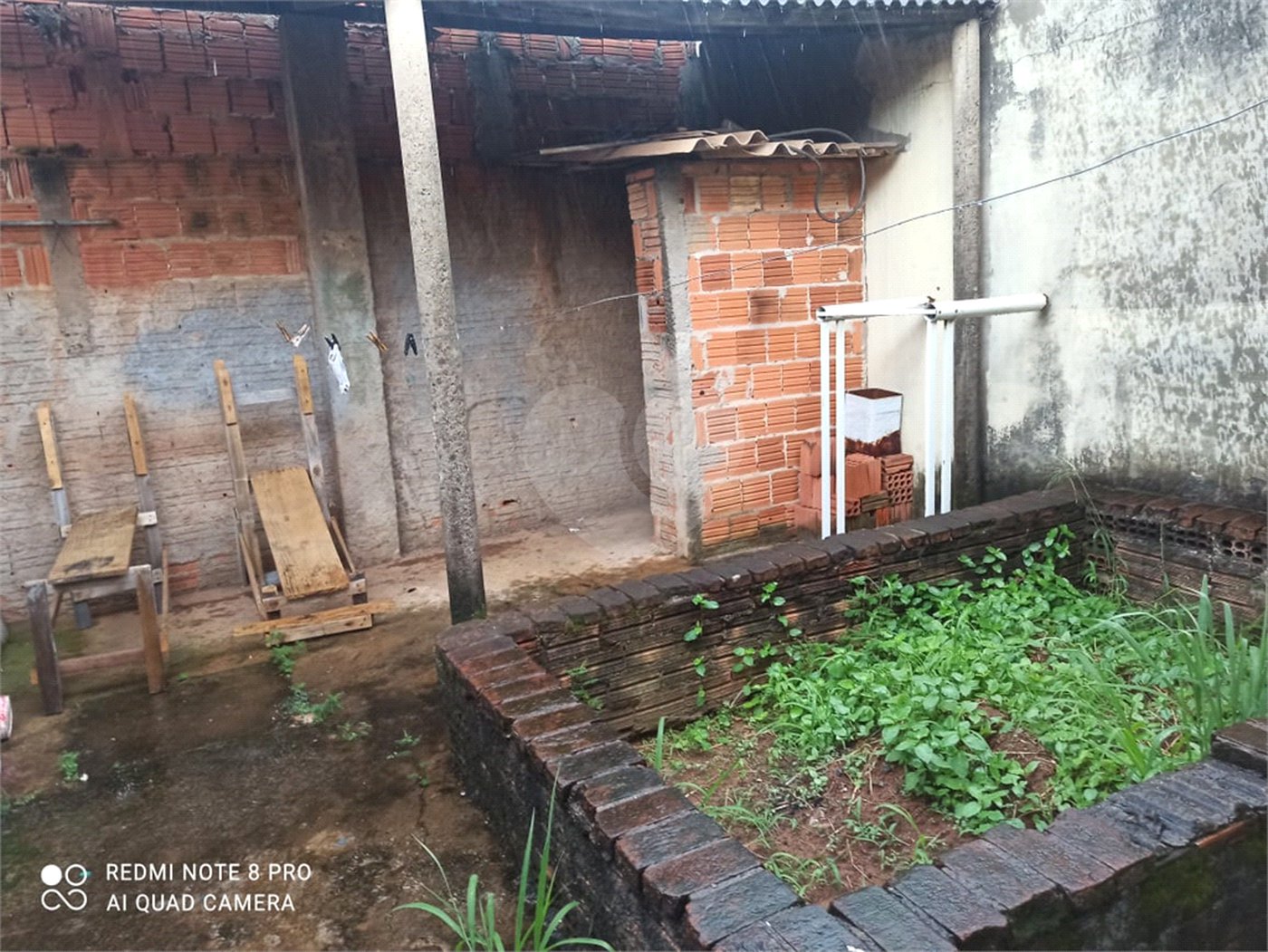 Casa Térrea com 2 dormitórios.