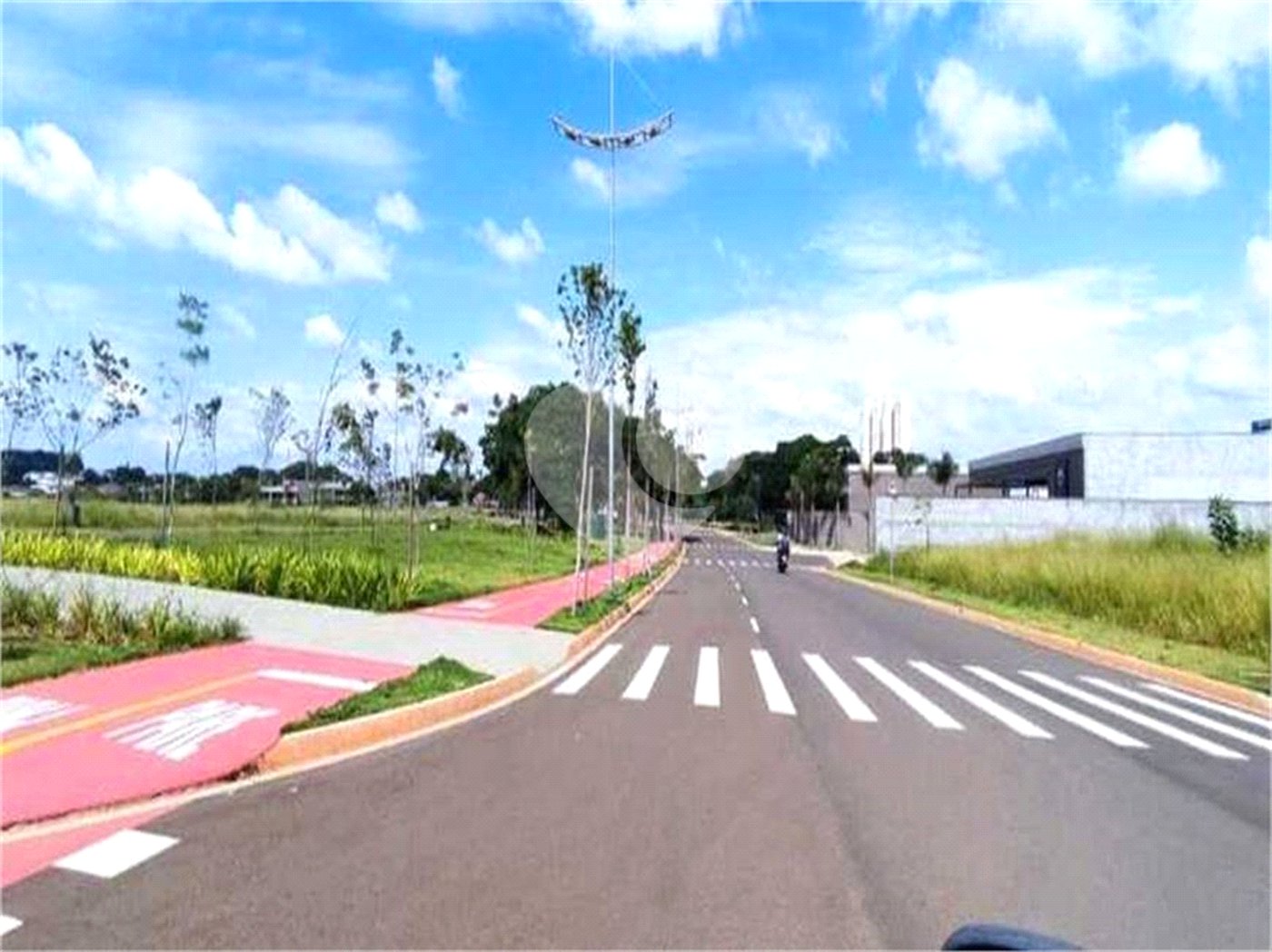 Indaiatuba - Loteamento no Jardim Park Meraki - Excelente oportunidade! Lote espaçoso de 342,12m² disponível por apenas R$ 577.945,00 - Localizado em uma região privilegiada, com IPTU - R$ 300,23 e condomínio - R$ 862,83 - Além disso, sua localização é extremamente conveniente, a apenas 2 minutos
