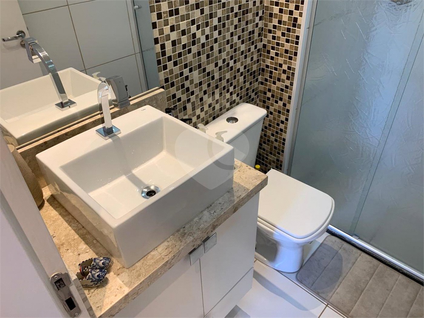 Apartamento de 70m2 com 3 dorms, 2 banheiros, 1 suíte, 1 vaga. Estuda permuta.