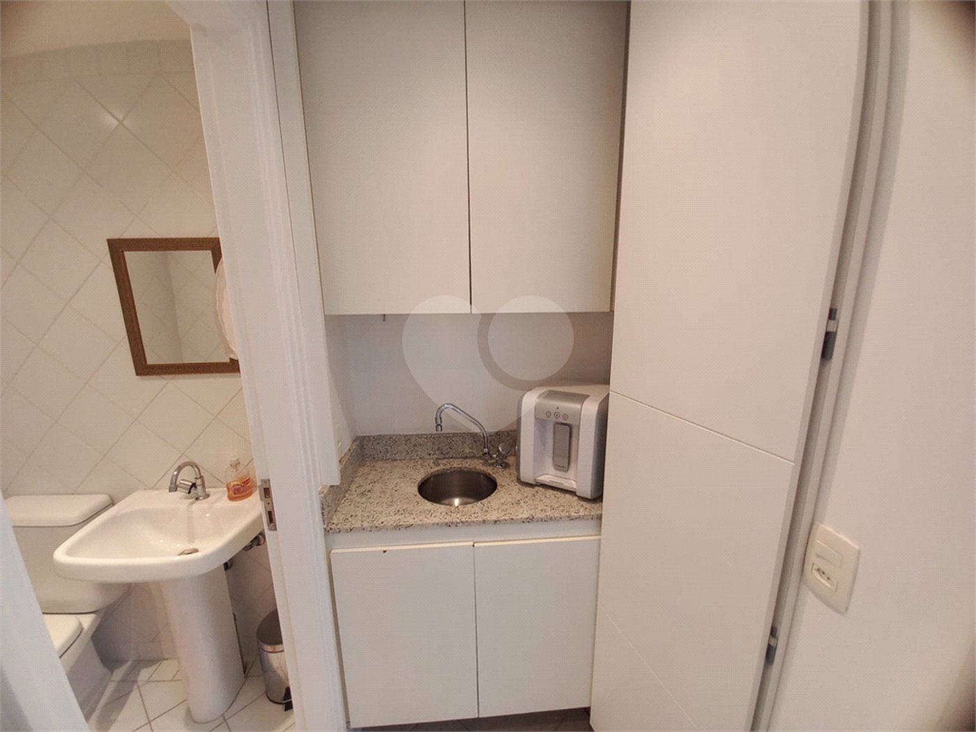 Sala comercial mobiliada para locação no Paraíso