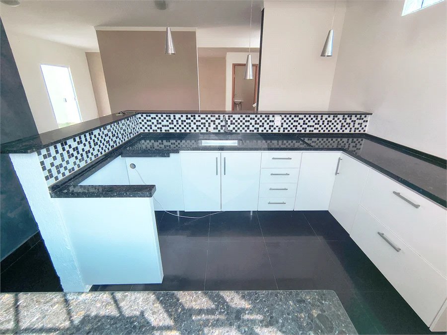 Casa com Suíte Master, Closet, Piscina e Espaço Gourmet Próxima ao Parque Ecológico- 03 quartos -com quintal