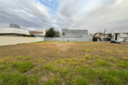 Terreno á venda, no Residencial Damha I, em São Carlos.