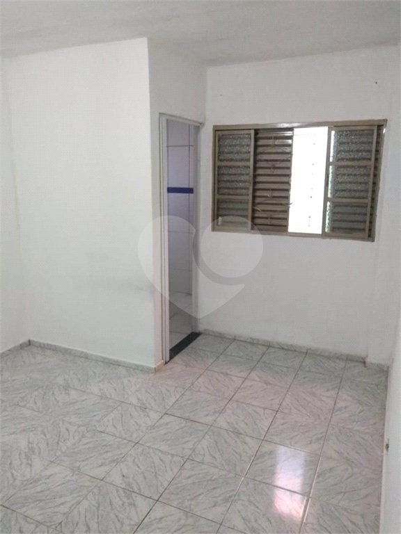 Casa térrea no Loteamento Habitacional São Carlos 1, sendo 3 Dormitórios e 1 suíte