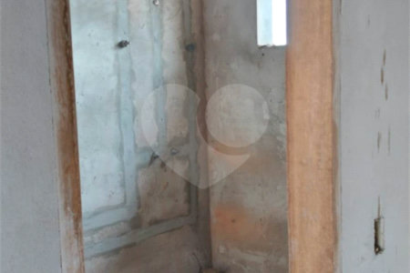 Sobrado em construção no Jardim de Cresci .