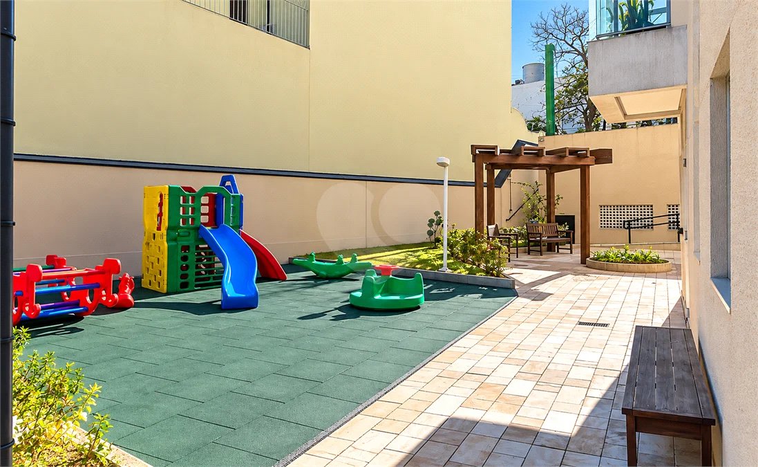 Apartamento de 130 m² no Jardim do Mar, com 3 suítes, 4 banheiros, varanda gourmet, 2 vagas e condomínio completo com piscina aquecida e lazer.