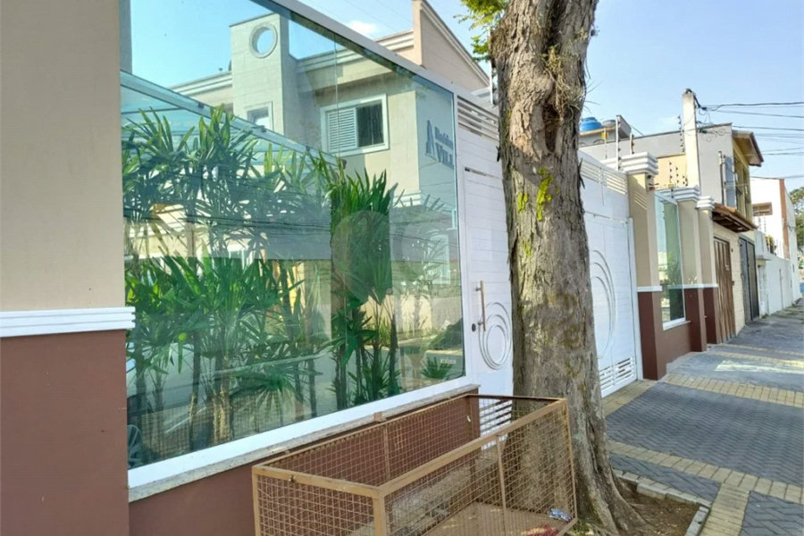 Vende-se Sobrado com 2 Suítes em Condomínio Fechado – Vila Ré