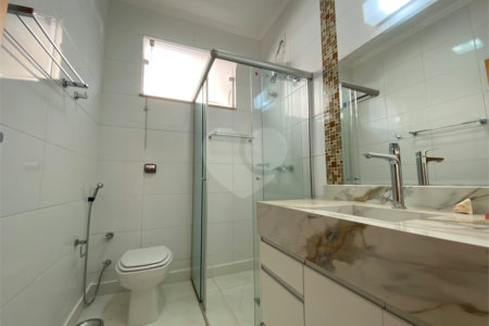 Casa térrea com piscina para venda no Condomínio Quebec.