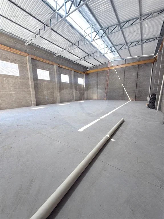 Galpão comercial para alugar no Alphanorte