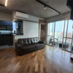 Apartamento totalmente decorado em Moema com 70 m2 , 2 quartos, 2 suítes e 2 vagas, ambientes com ar condicionado.