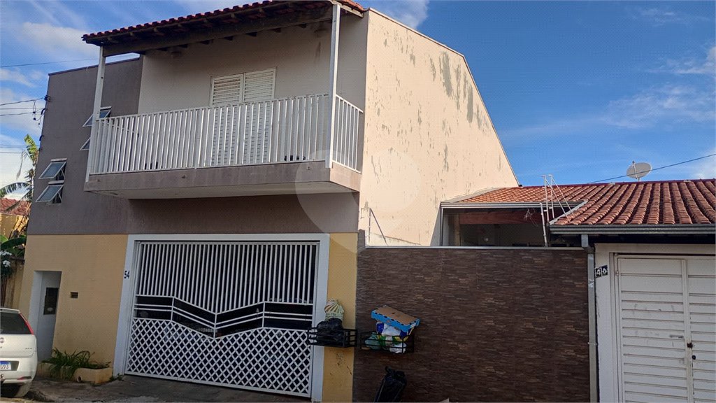 Sobrado à venda com 3 quartos, sendo 1 suíte, em Parque Residencial Maria Stella Faga, São Carlos, SP