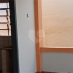 Casa térrea e espaçosa no centro da cidade por apenas R$370.000,00!!! Vamos agendar uma visita?