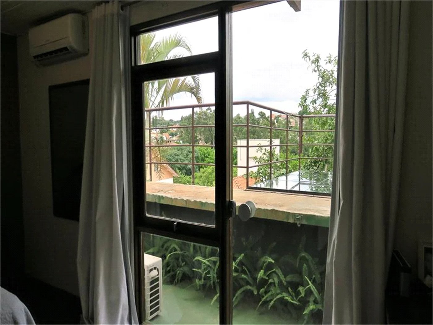 Casa à venda com 4 quartos, sendo 2 suítes, em Jardim Leonor, São Paulo, SP