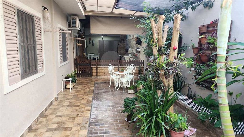 Casa térrea no Jardim Hikare