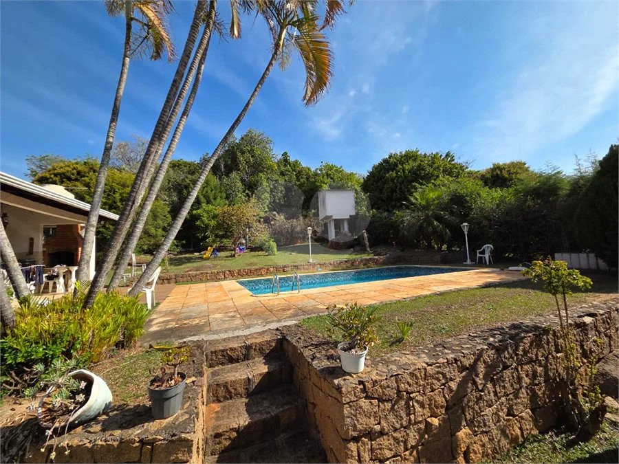 Casa com 3 dormitórios e piscina no Condomínio Cafezal VI em Itupeva SP