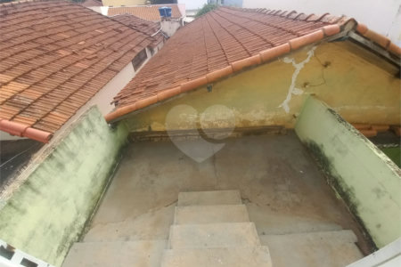 Sobrado para venda.