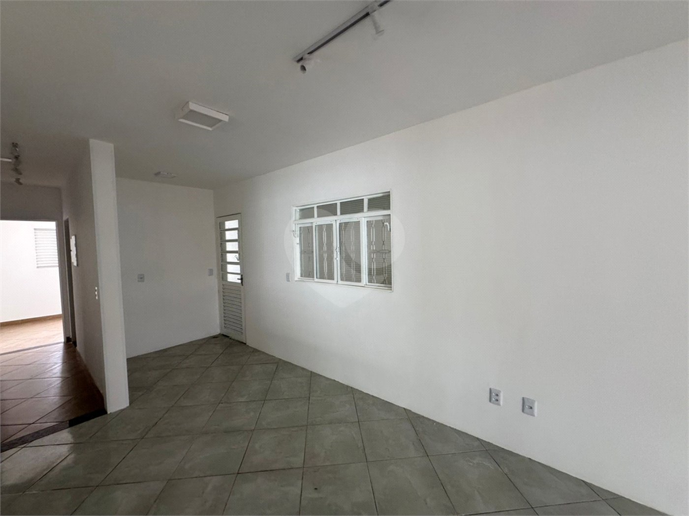 Casa á venda, com 03 Dormitórios, no Bairro Parque Primavera em São Carlos.