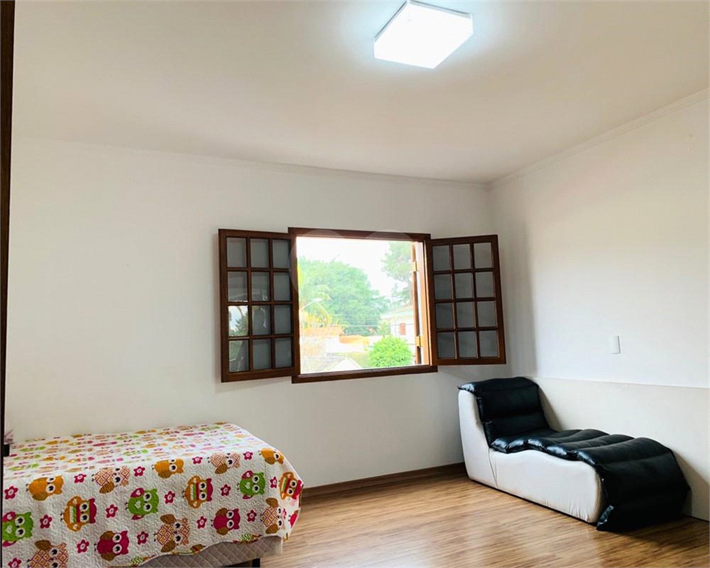 Sobrado à venda com 4 quartos, sendo 3 suítes, em Interlagos, São Paulo, SP