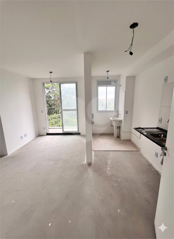 Apartamento com 2 dormitórios , à venda em Itaquera.
