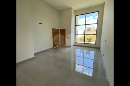 Casa térrea no Condomínio Reserva Imperial.