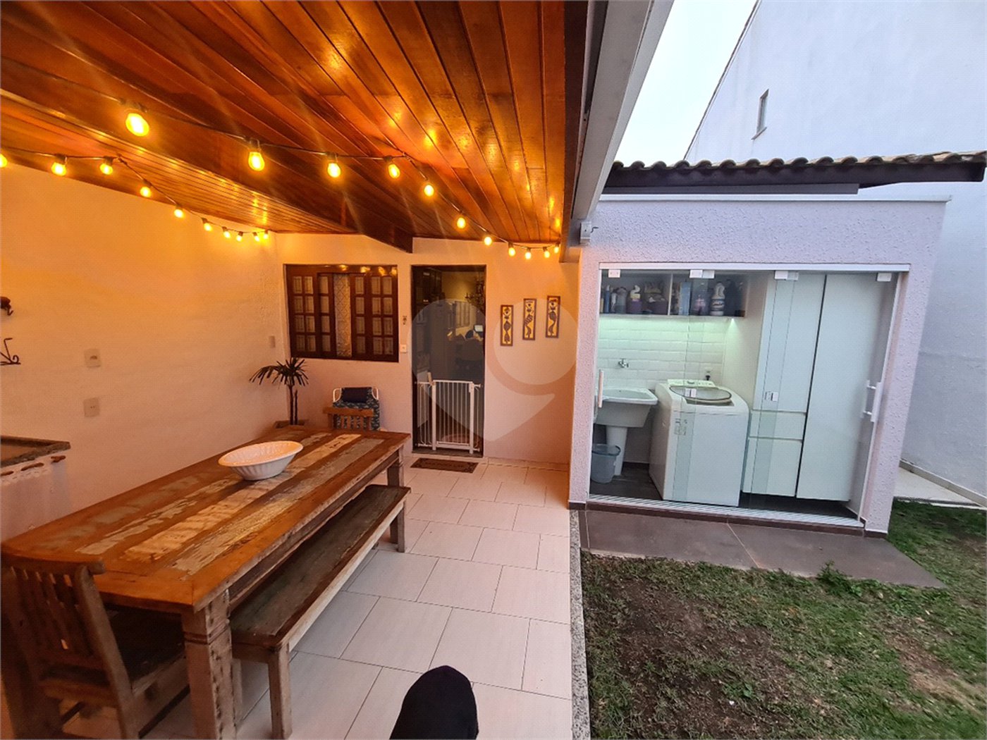 CASA A VENDA EM CONDOMINIO FECHADO RESIDENCIAL BELL PARK, JARDIM UIRA, 2 DORMITORIOS SENDO 1 SUÍTE,