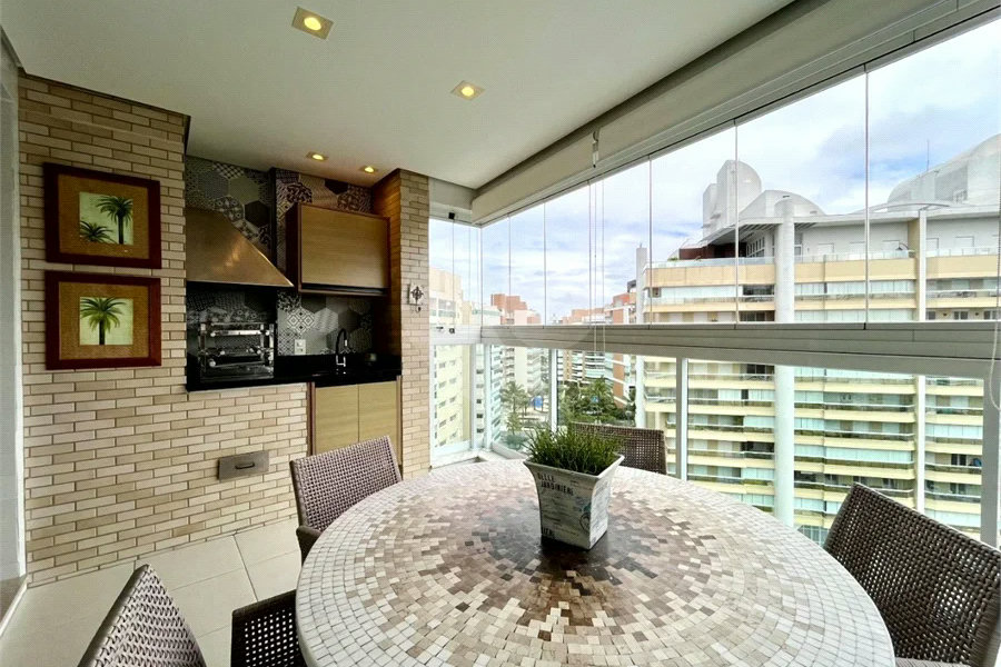 Apartamento à venda com 2 quartos, sendo 1 suíte,  em Riviera de São Lourenço, Bertioga, SP